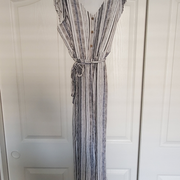 Apt. 9 jumpsuit - Picture 2 of 3